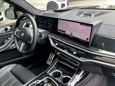 Used 2025 BMW X7 M60i image 34