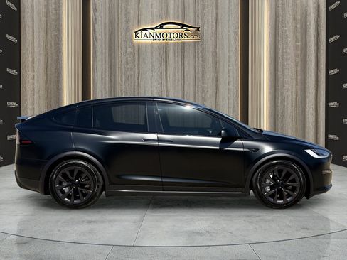Used 2022 Tesla Model X image 11