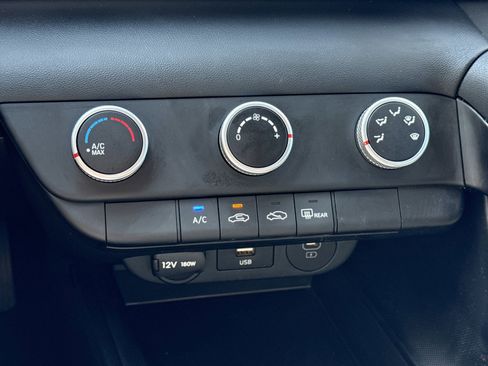 Certified 2024 Hyundai Elantra SE image 24