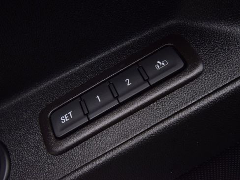 Used 2022 Chevrolet Equinox Premier image 36