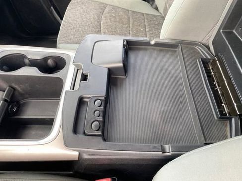 Used 2017 RAM 1500 Classic SLT w/ Luxury Group image 18