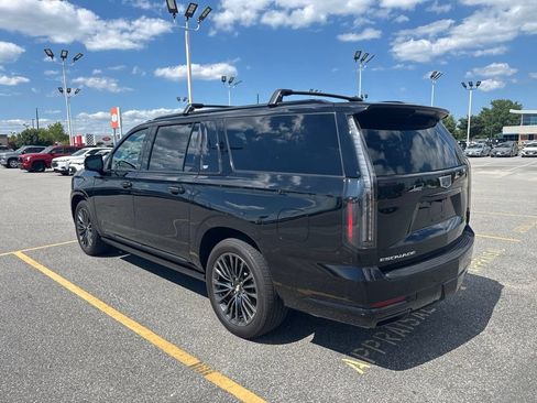 Used 2025 Cadillac Escalade ESV Sport Platinum AWD/4WD image 3