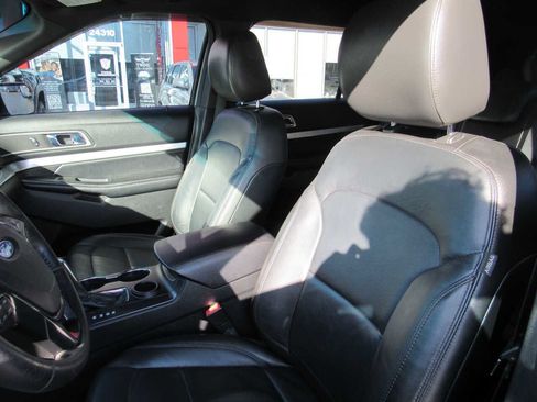 Used 2016 Ford Explorer XLT w/ Equipment Group 202A image 10