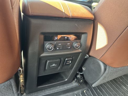 Used 2018 Chevrolet Traverse High Country AWD/4WD image 28