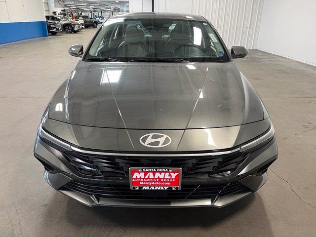 Used 2025 Hyundai Elantra Limited FWD image 8