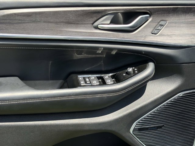 Used 2022 Jeep Grand Cherokee Overland AWD/4WD image 18