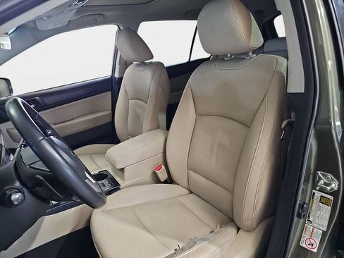 Used 2017 Subaru Outback 2.5i Limited AWD/4WD image 18