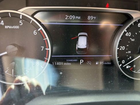 Used 2025 Nissan Rogue SV FWD image 2