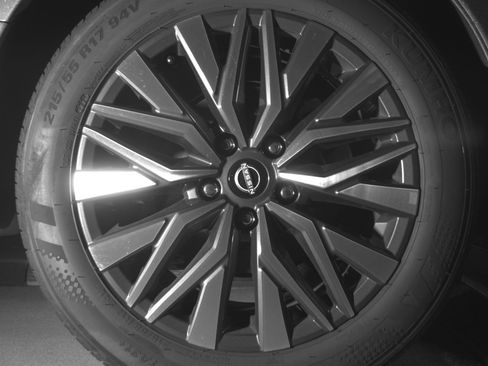 Used 2025 Nissan Altima 2.5 SV FWD image 15