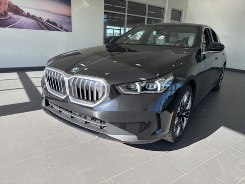Used 2025 BMW 530i xDrive w/ Premium Package image 3