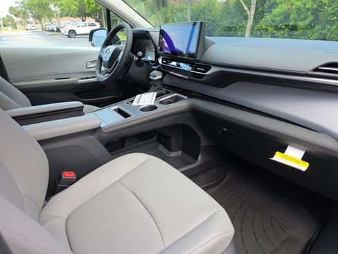 New 2026 Toyota Sienna XLE FWD image 13