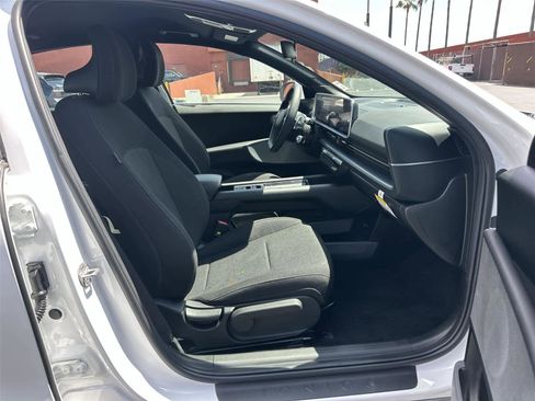 Used 2024 Hyundai Ioniq 6 SE RWD image 15