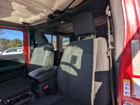 Used 2018 Jeep Wrangler Unlimited Sport S image 9