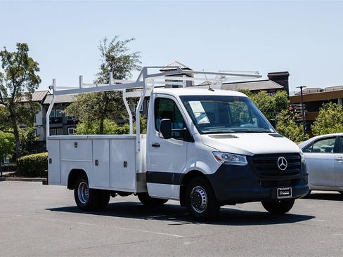 Used 2024 Mercedes-Benz Sprinter 4500 image 5