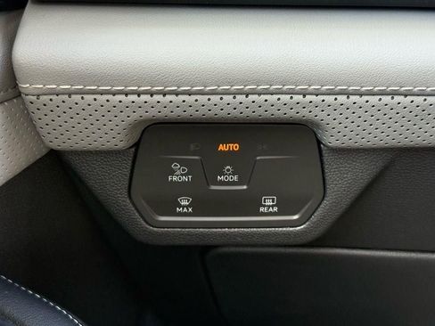 Used 2024 Volkswagen Atlas Cross Sport SEL R-Line image 23