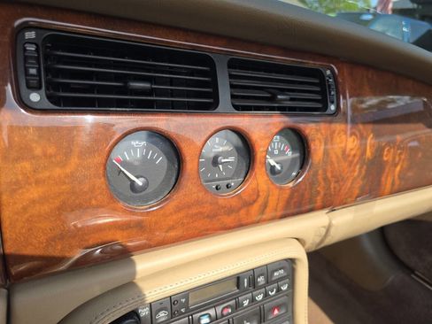 Used 2000 Jaguar XK8 Convertible image 25
