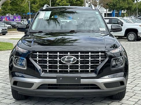Used 2025 Hyundai Venue SEL FWD image 18