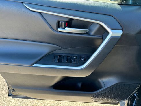 Used 2025 Toyota RAV4 XLE image 20