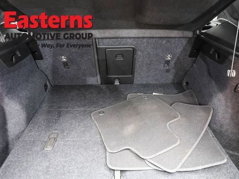 Used 2023 Volvo XC40 B4 Ultimate FWD image 9