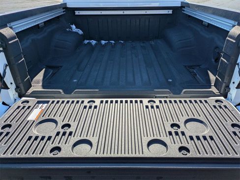 Used 2025 Nissan Frontier SV w/ SV Convenience Package image 7