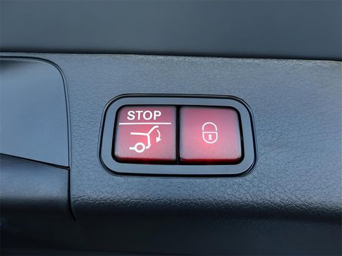 Certified 2025 Mercedes-Benz GLB 250 4MATIC image 18