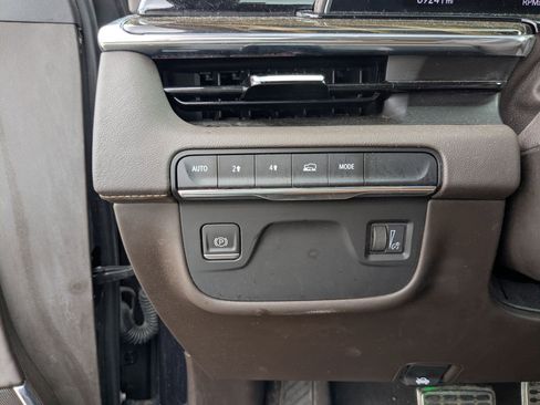 Used 2023 Cadillac Escalade ESV Premium Luxury AWD/4WD image 18