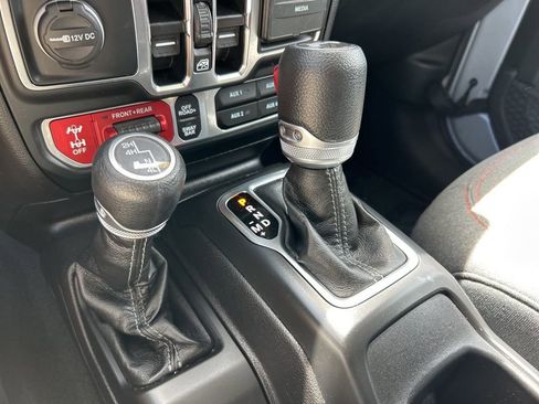 Used 2024 Jeep Wrangler Rubicon image 31