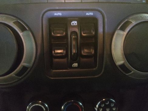 Used 2017 Jeep Wrangler Unlimited Sport w/ Quick Order Package 24S AWD/4WD image 27