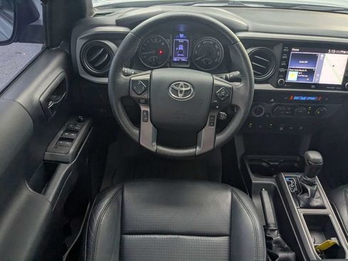 Used 2020 Toyota Tacoma TRD Off-Road w/ TRD Premium Off Road Package AWD/4WD image 19
