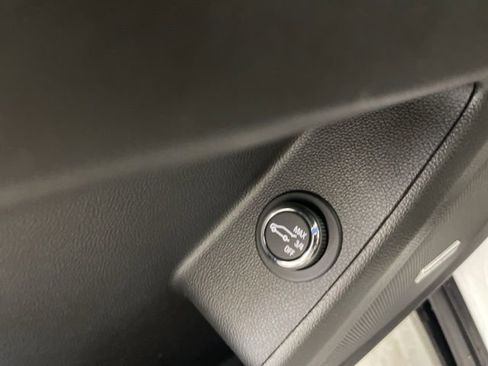 Used 2023 Chevrolet Traverse Premier w/ Redline Edition image 17