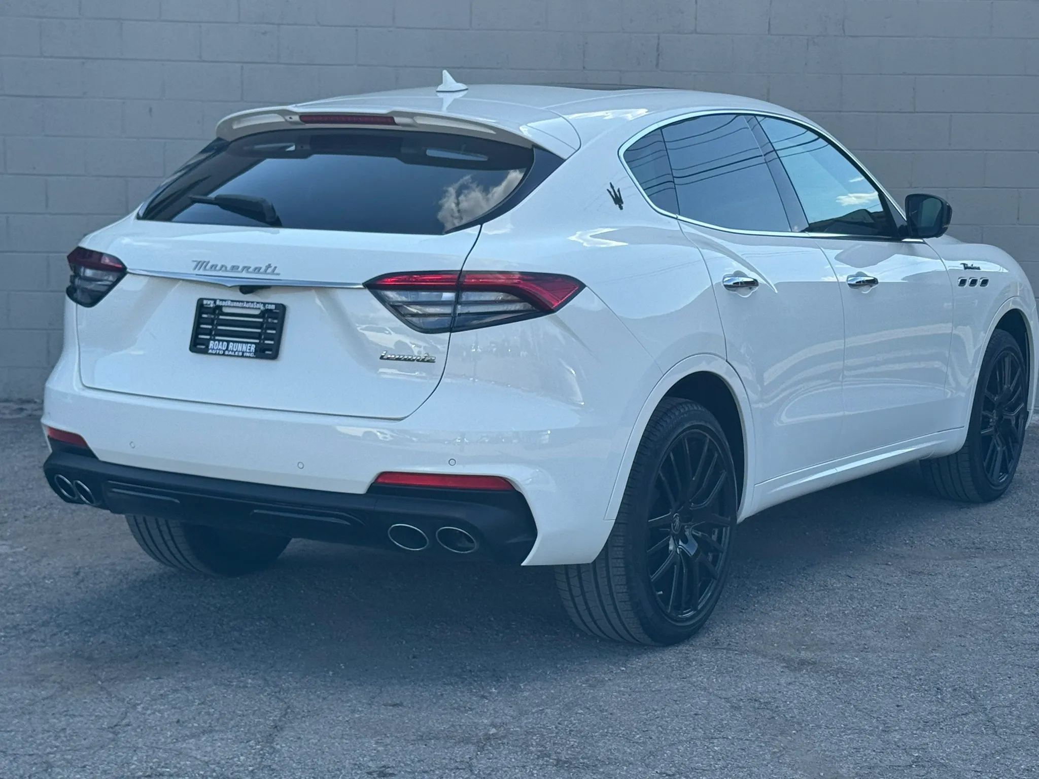 Used 2024 Maserati Levante Modena Ultima AWD/4WD image 7