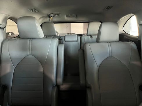 Used 2022 Toyota Highlander XLE AWD/4WD image 23