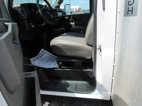 Used 2021 GMC Savana 3500 Extended w/ Power Convenience Package RWD image 23