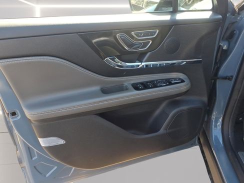 Used 2024 Lincoln Corsair AWD w/ Equipment Group 101A image 8