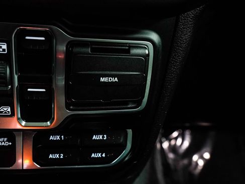 Used 2024 Jeep Gladiator Mojave image 23