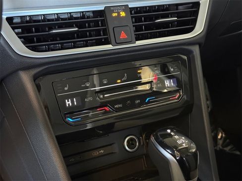 New 2026 Volkswagen Taos SE image 19