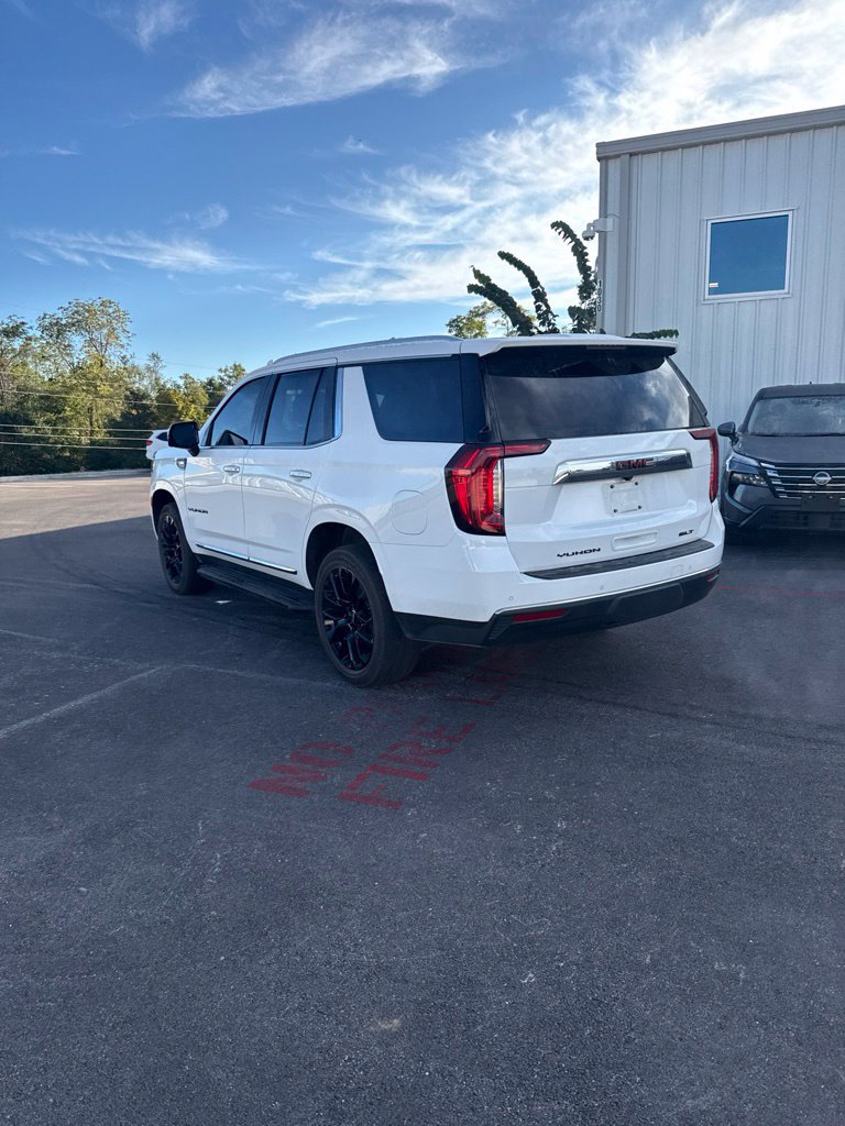 Used 2022 GMC Yukon SLT w/ SLT Premium Package AWD/4WD image 2