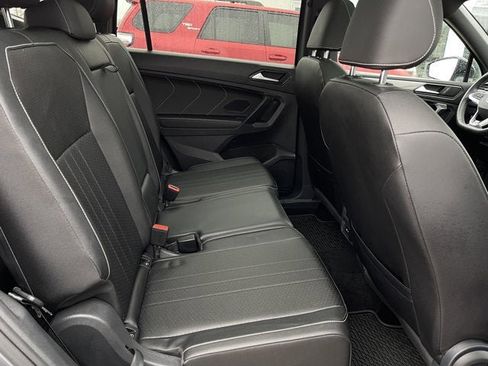 Used 2023 Volkswagen Tiguan SE R-Line image 28