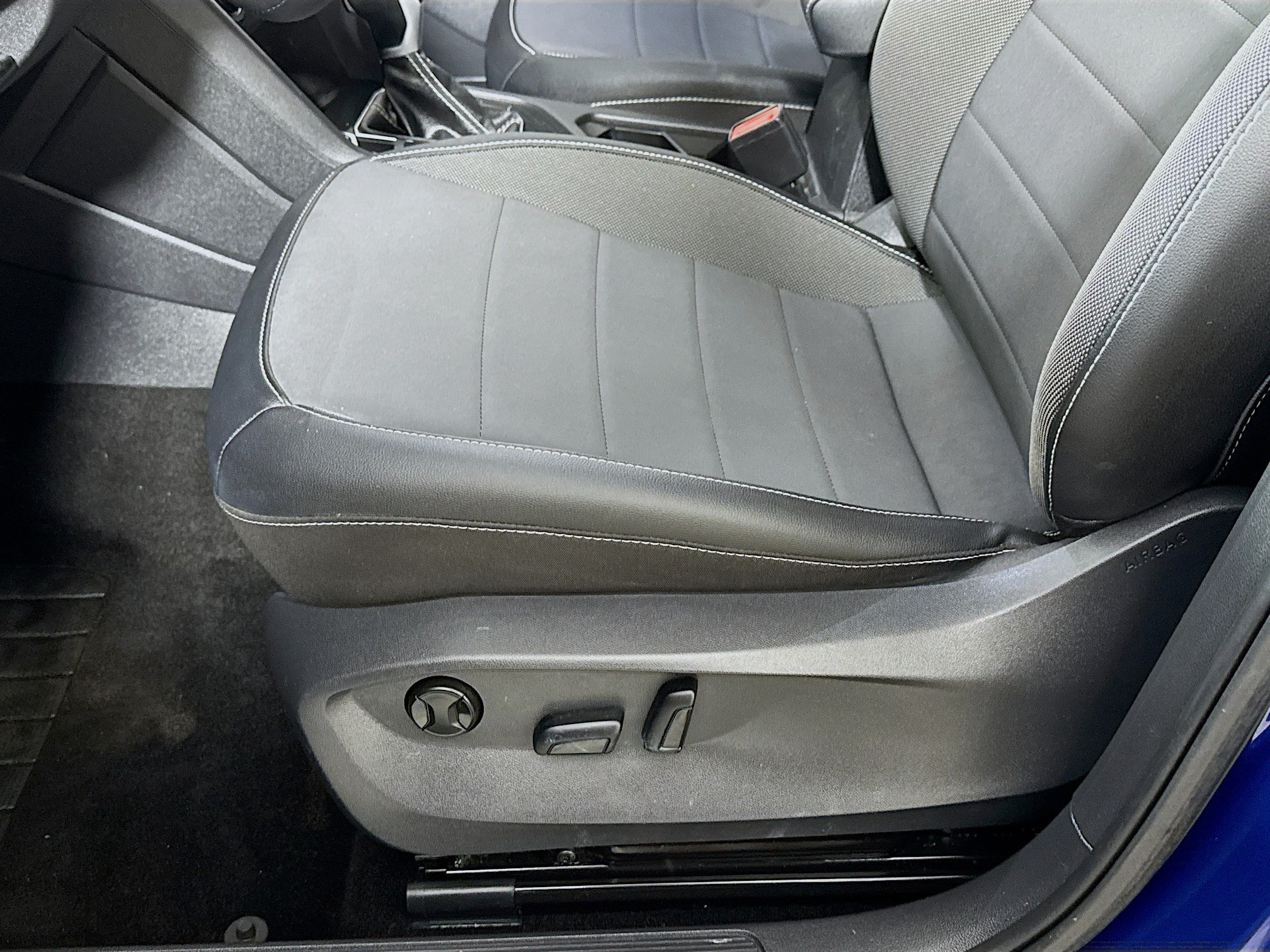 Used 2023 Volkswagen Taos SE w/ Panoramic Sunroof Package FWD image 22