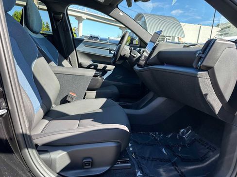 New 2025 Volvo EX30 Plus w/ Protection Package Premier image 10