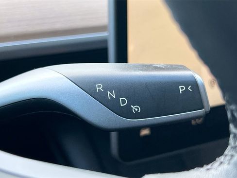 Used 2024 Tesla Model Y Long Range image 23