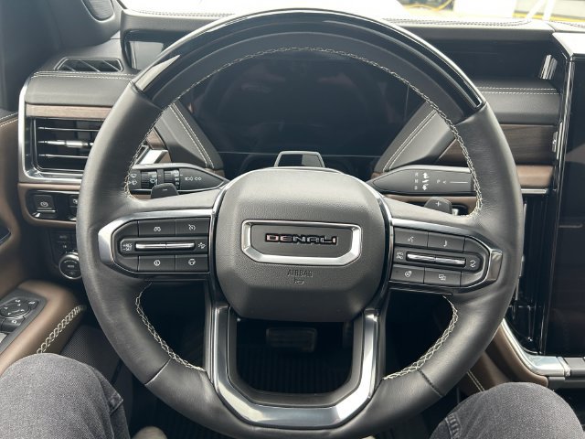 Used 2025 GMC Yukon Denali Ultimate w/ LPO, Illumination Package AWD/4WD image 22