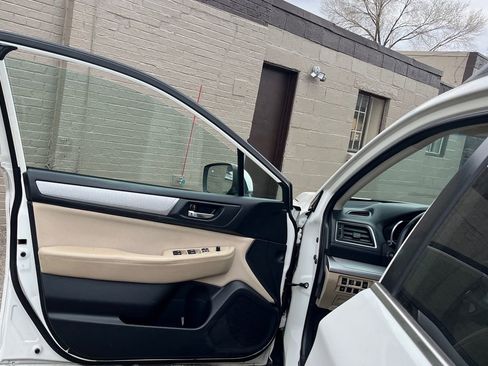 Used 2017 Subaru Outback 2.5i Premium image 10