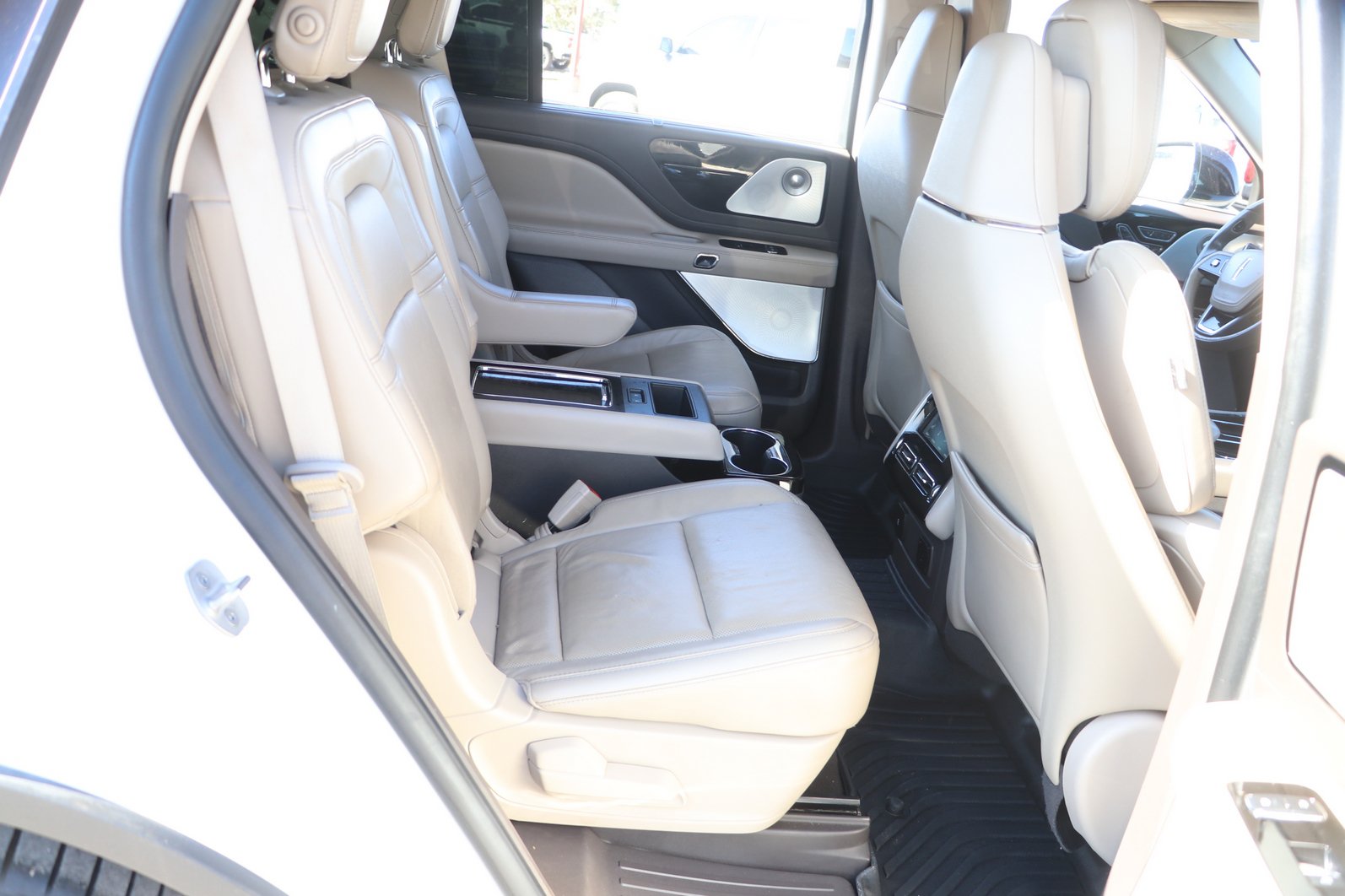 Used 2020 Lincoln Aviator Reserve w/ Equipment Group 202A AWD/4WD image 31