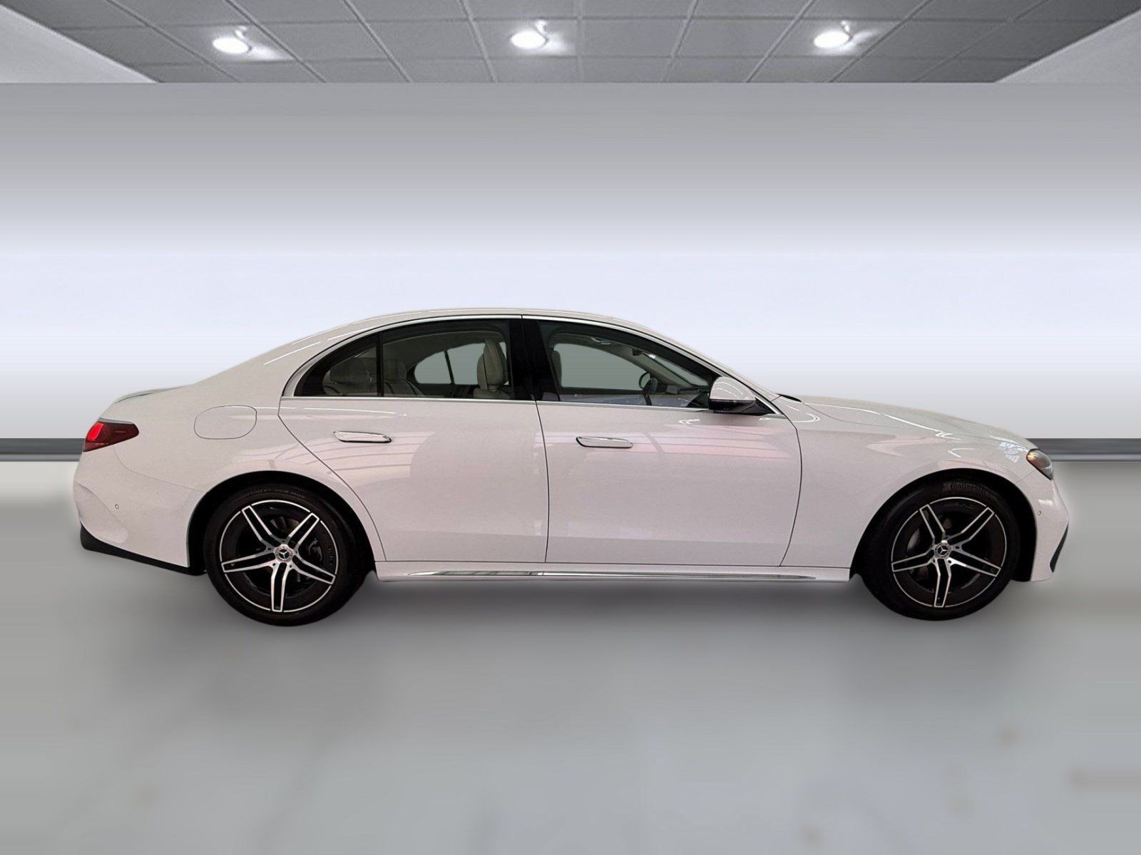 Used 2025 Mercedes-Benz E 350 4MATIC Sedan image 7