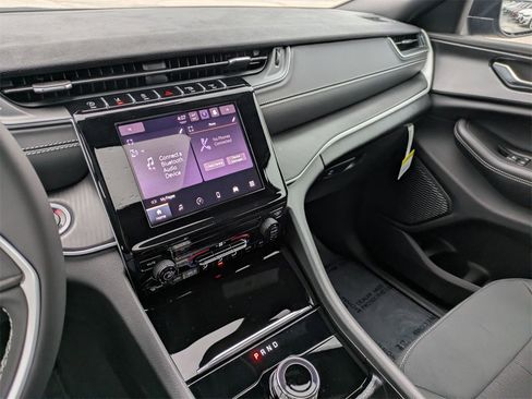 New 2025 Jeep Grand Cherokee Laredo X image 21