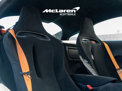 Used 2024 McLaren Artura RWD image 12