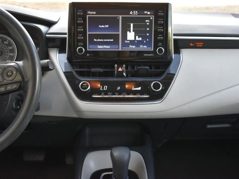 Used 2021 Toyota Corolla LE image 19