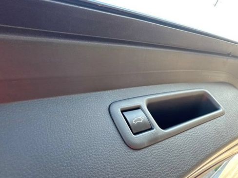 Used 2023 Toyota Highlander XLE FWD image 11