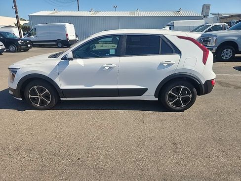 Certified 2025 Kia Niro LX FWD image 10